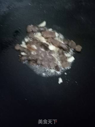 玉米芹菜炒腊肉的做法步骤：4
