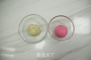 复刻【舌尖3】中出现的荷花酥，要不要那么美呢的做法步骤：3