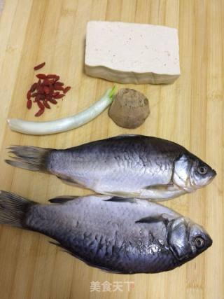 鲫鱼豆腐汤的做法步骤：1