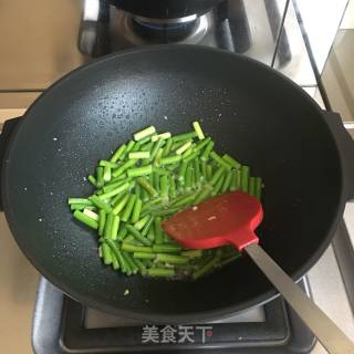 蒜苔炒蚕豆的做法步骤：5