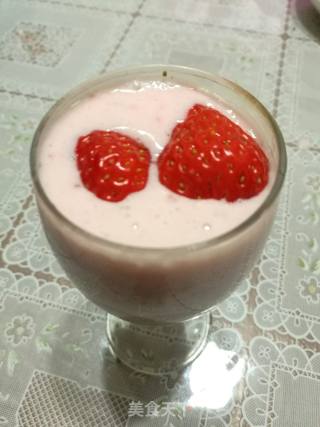 自制草莓奶昔的做法步骤：6