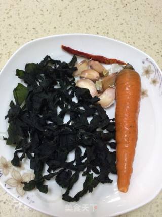 凉拌海带结的做法步骤：1