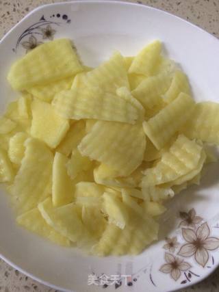 青椒炒土豆片的做法步骤：1