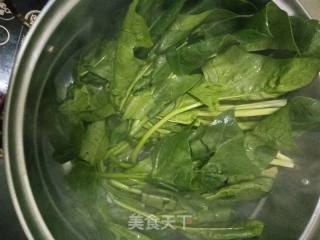 凉拌菠菜塔的做法步骤：3