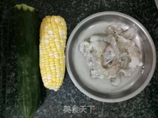 黄瓜玉米炒虾仁的做法步骤：1