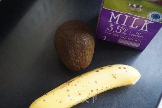 奇亚籽牛油果香蕉奶昔的做法步骤：1