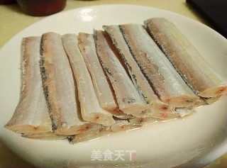 剁椒带鱼的做法步骤：1