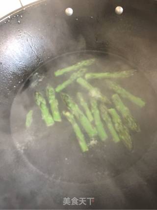 黑胡椒芦笋培根卷的做法步骤：3