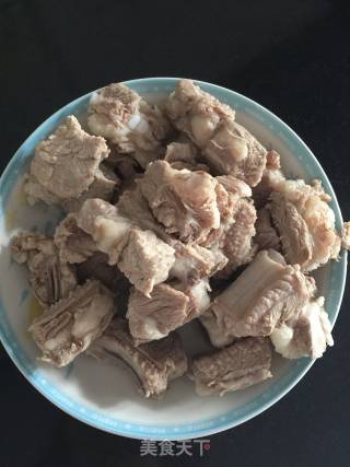 糖醋排骨的做法步骤：1