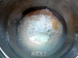 黑椒牛柳披萨的做法步骤：2