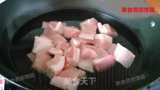 土豆红烧肉的做法步骤：2