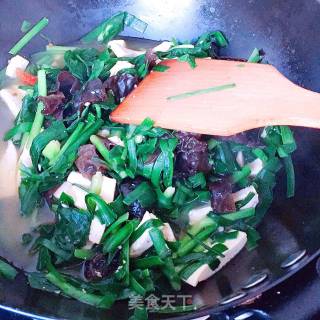 韭菜豆腐炒木耳的做法步骤：6