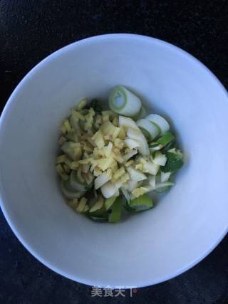 春季野菜：苜蓿炒鸡蛋的做法步骤：4