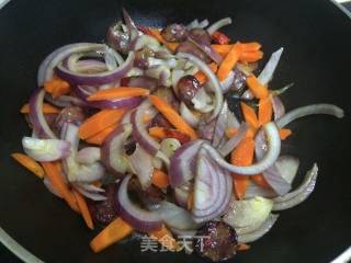 腊肠洋葱胡萝卜的做法步骤：6