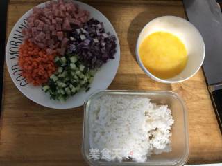 什锦炒饭的做法步骤：1