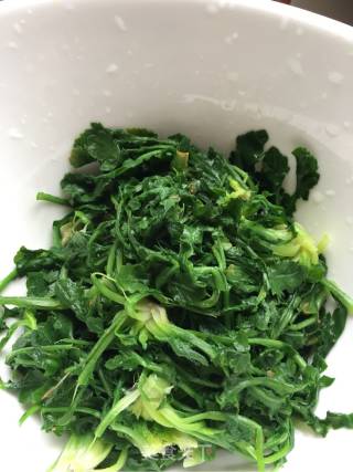 热拌荠菜的做法步骤：4