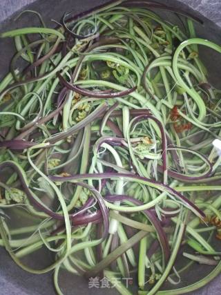 春季野菜#蕨菜炒腊肉#的做法步骤：4