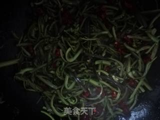春季野菜#蕨菜炒腊肉#的做法步骤：9