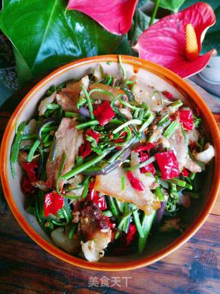 春季野菜#蕨菜炒腊肉#的做法步骤：11