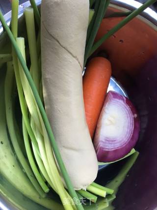 蒜苔炒素鸡的做法步骤：1