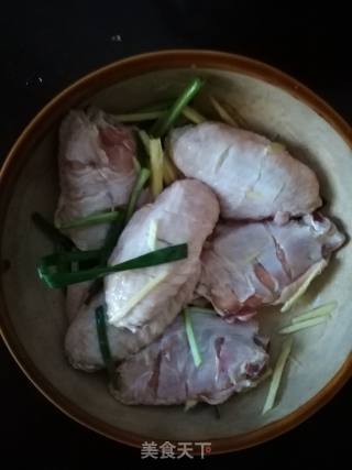糖醋鸡翅的做法步骤：1