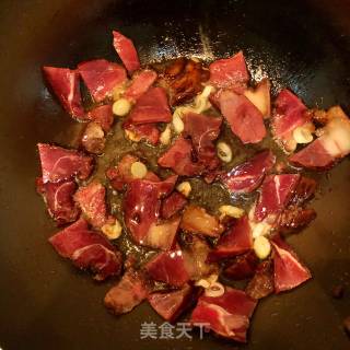 蒜苔腊肉的做法步骤：4