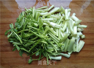 “春食野菜”水芹菜炒鸡丝的做法步骤：3