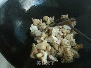 大蒜烧肥肠的做法步骤：7