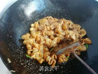 大蒜烧肥肠的做法步骤：11