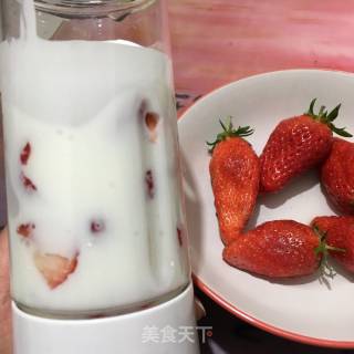草莓奶昔的做法步骤：4