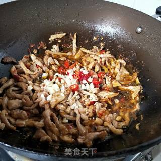 鱼香肉丝的做法步骤：8