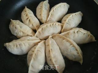 韭菜红贝大虾锅贴的做法步骤：11