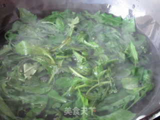 荠菜胡萝卜煎饼的做法步骤：2