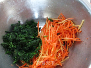 荠菜胡萝卜煎饼的做法步骤：4