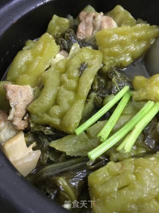 苦瓜酸菜腩肉煲的做法步骤：11