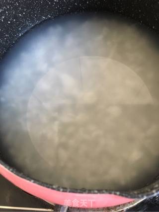 荠菜海鲜粥的做法步骤：1