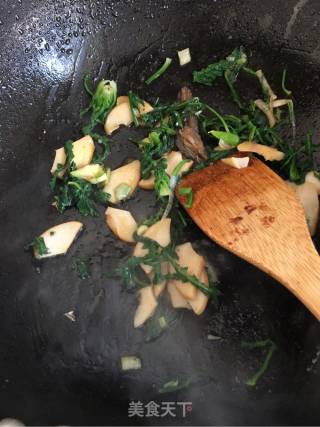 荠菜海鲜粥的做法步骤：7