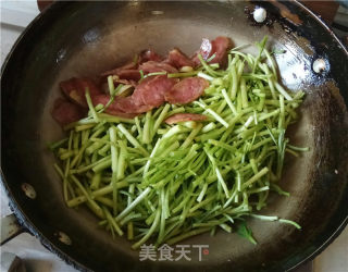“春食野菜”芦蒿炒腊肠的做法步骤：6