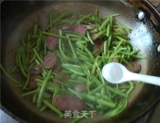 “春食野菜”芦蒿炒腊肠的做法步骤：7