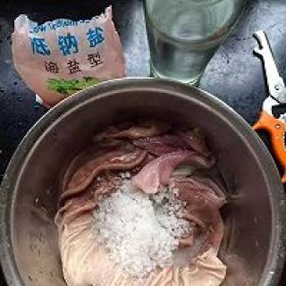 凉拌猪肚丝的做法步骤：1