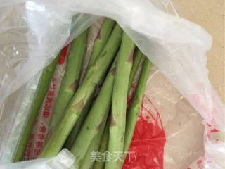 清炒芦笋的做法步骤：1