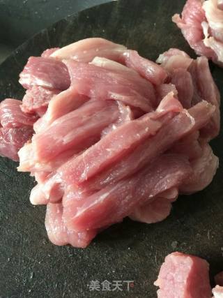 豆芽炒肉的做法步骤：2