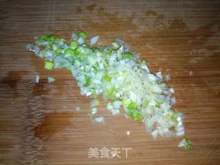 白菜叶粉丝肉丸汤的做法步骤：1