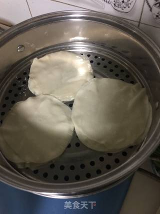 饺子皮版春饼的做法步骤：3