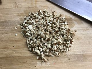 脆皮干冬笋炒雪菜的做法步骤：3