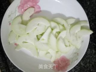 油焖虾配蒲瓜的做法步骤：2