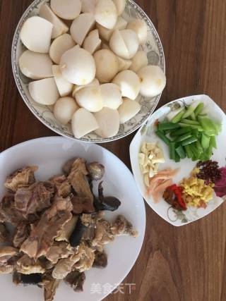 香辣芋儿鸡的做法步骤：1