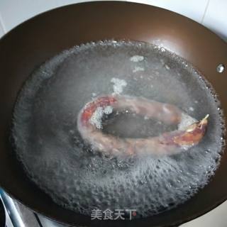 蒜薹炒腊肠的做法步骤：1