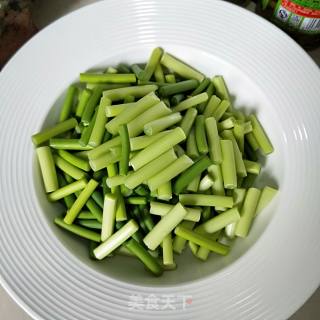 蒜薹炒腊肠的做法步骤：3