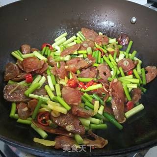 蒜薹炒腊肠的做法步骤：6